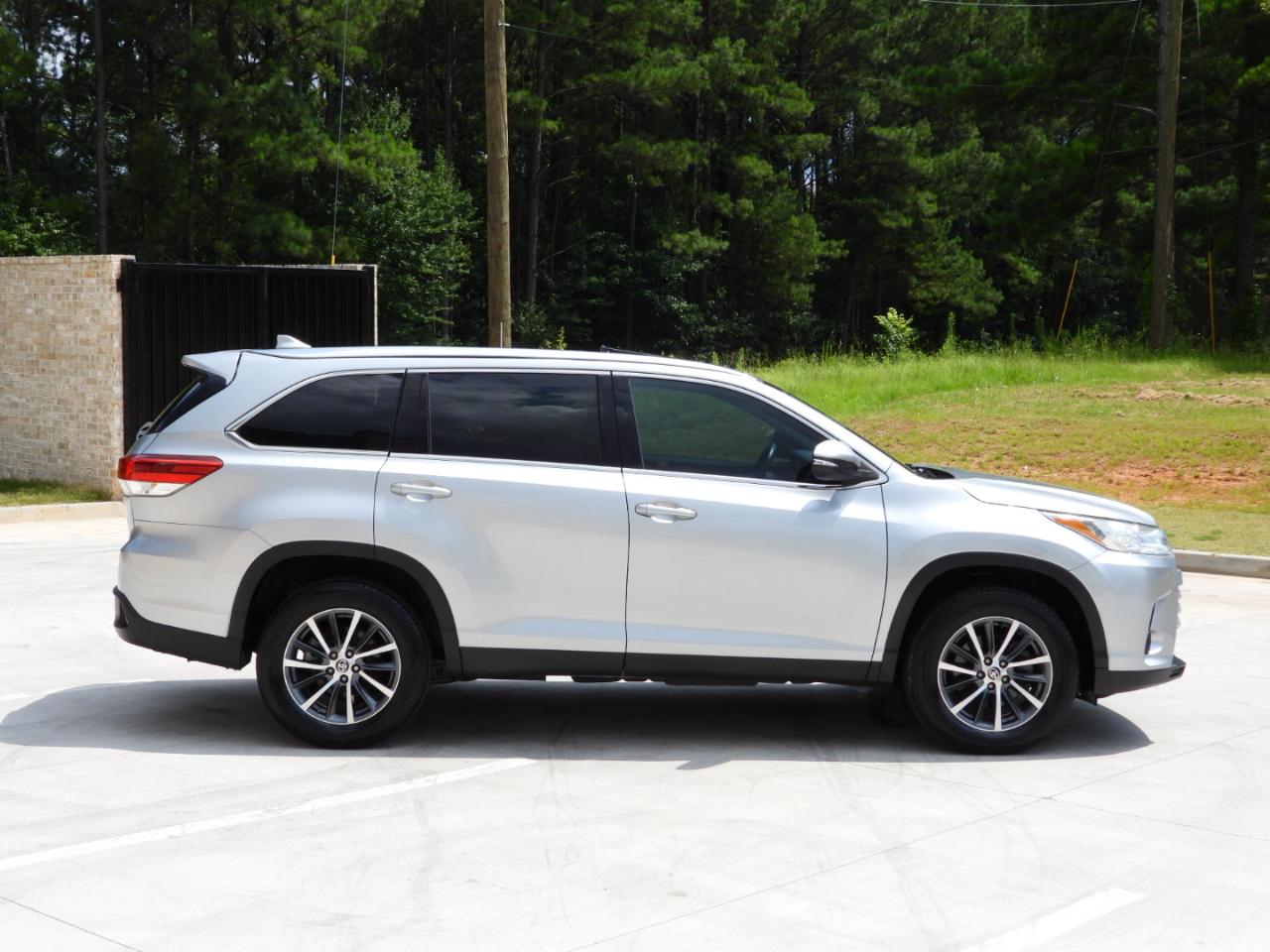 Toyota Highlander XLE FWD V6 2019