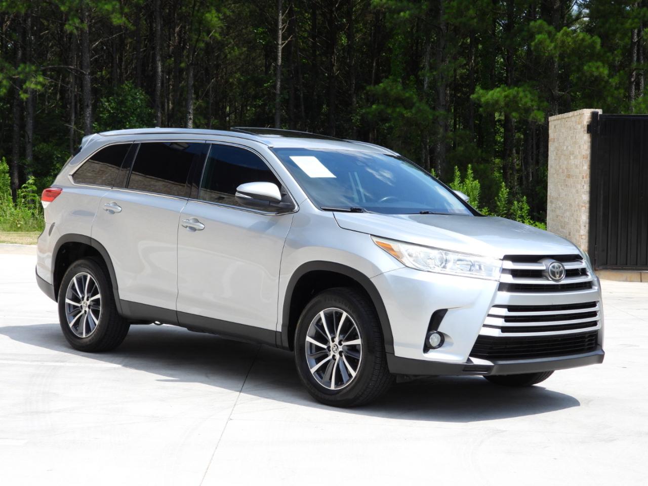 Toyota Highlander XLE FWD V6 2019