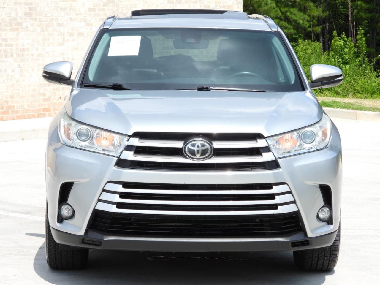 Toyota Highlander XLE FWD V6 2019