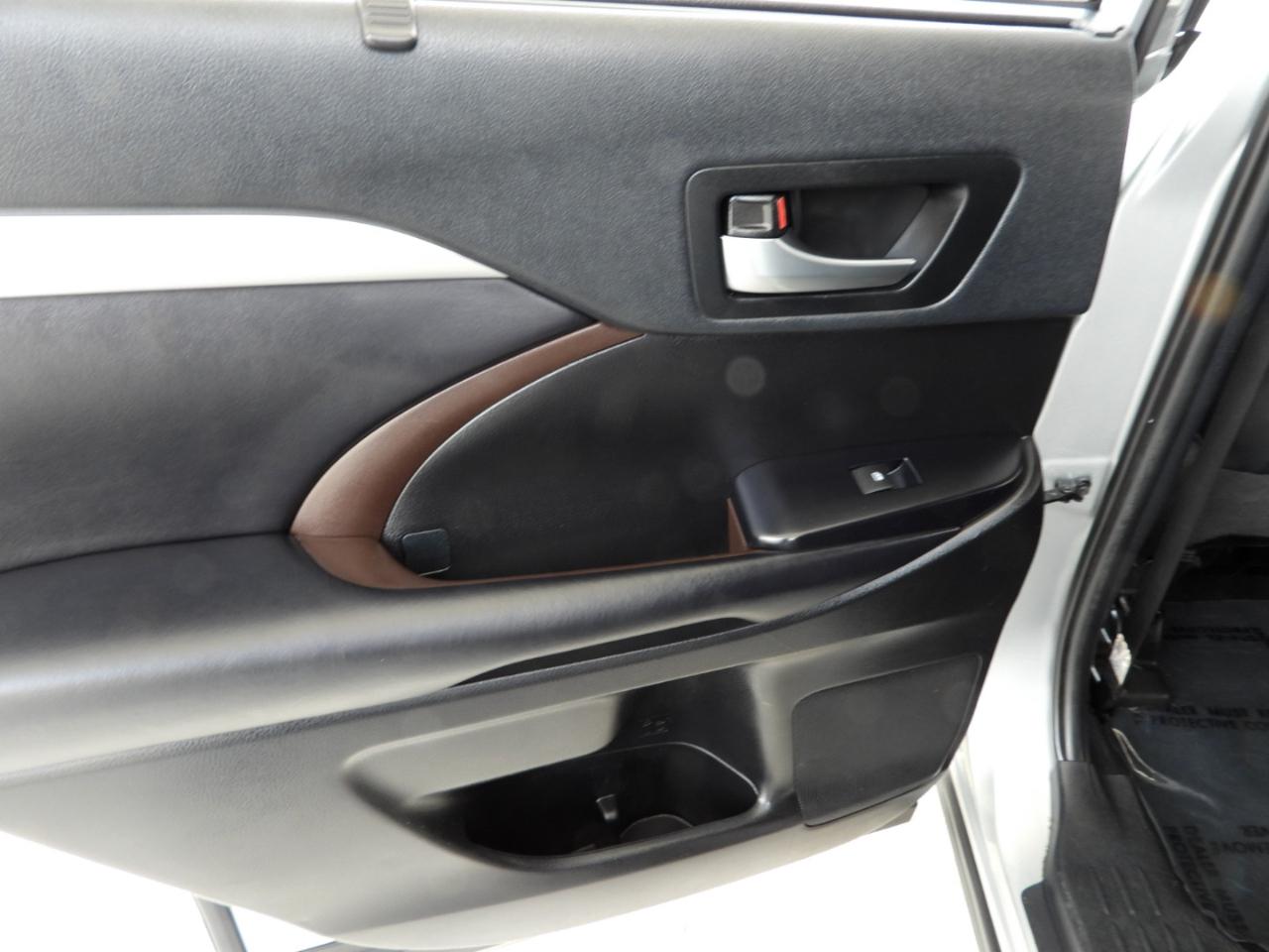 Toyota Highlander XLE FWD V6 2019