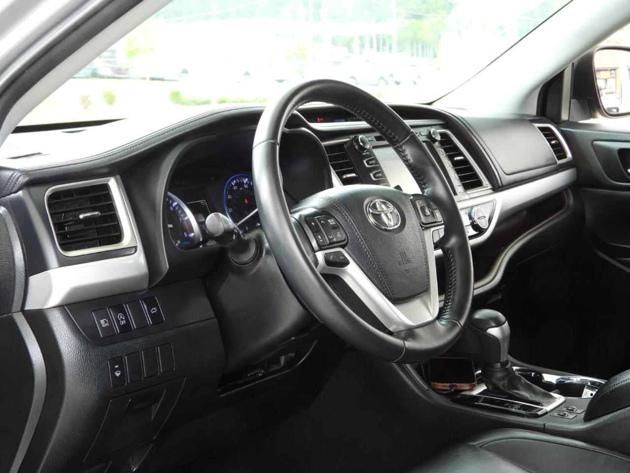 Toyota Highlander XLE FWD V6 2019