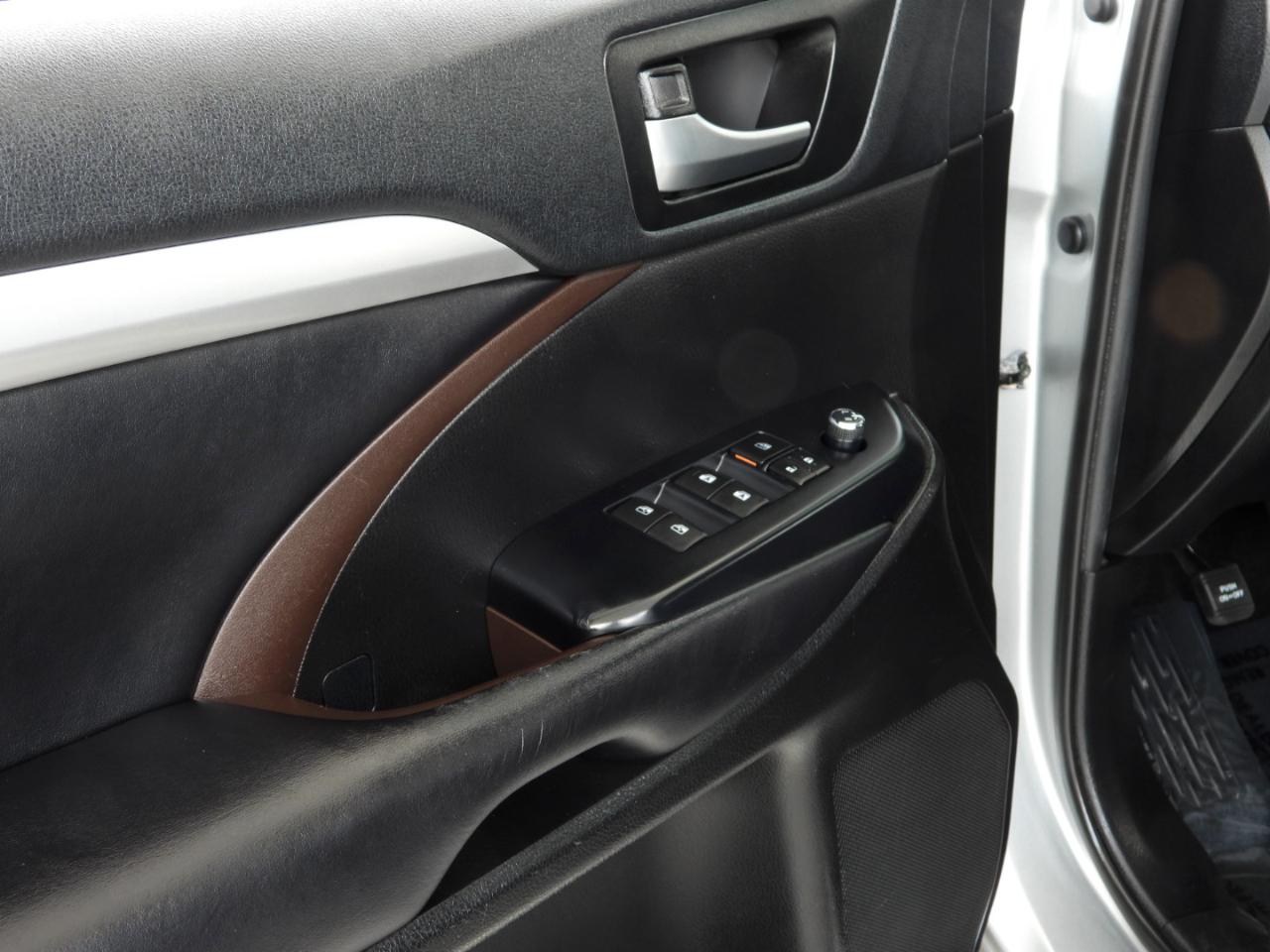 Toyota Highlander XLE FWD V6 2019