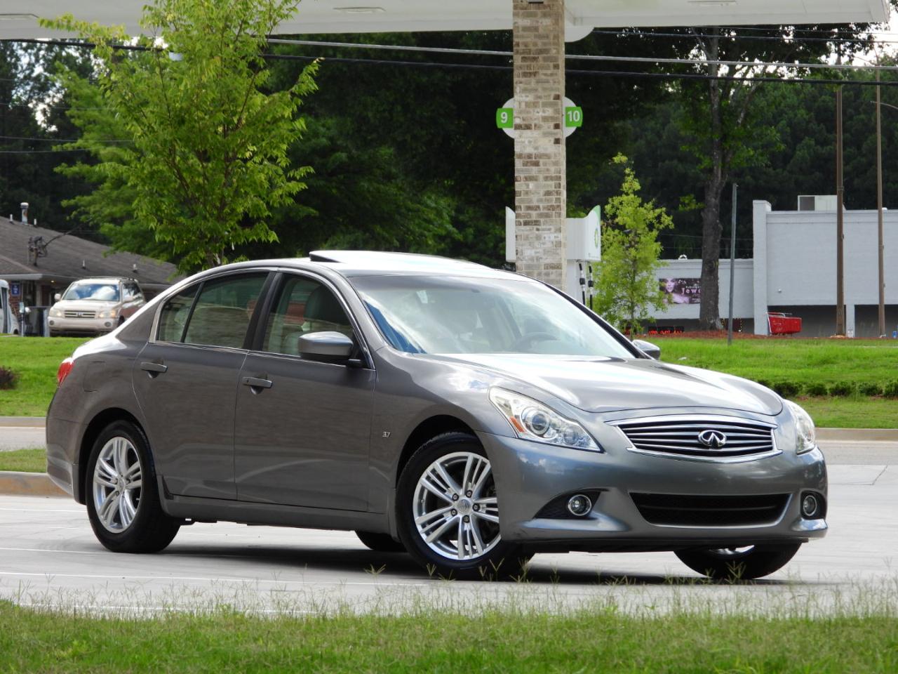 Infiniti Q40 RWD 2015