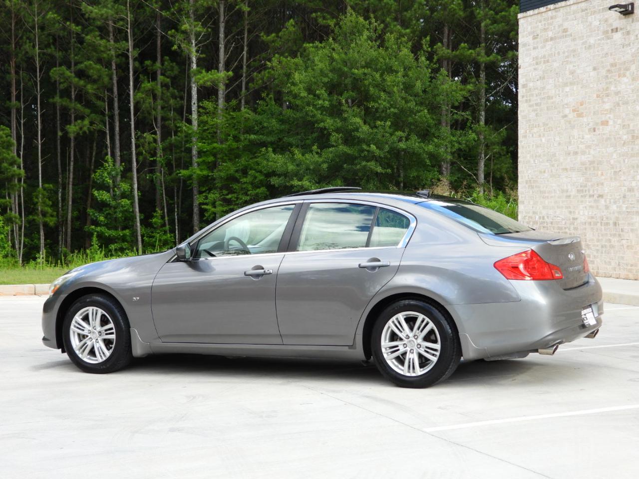 Infiniti Q40 RWD 2015