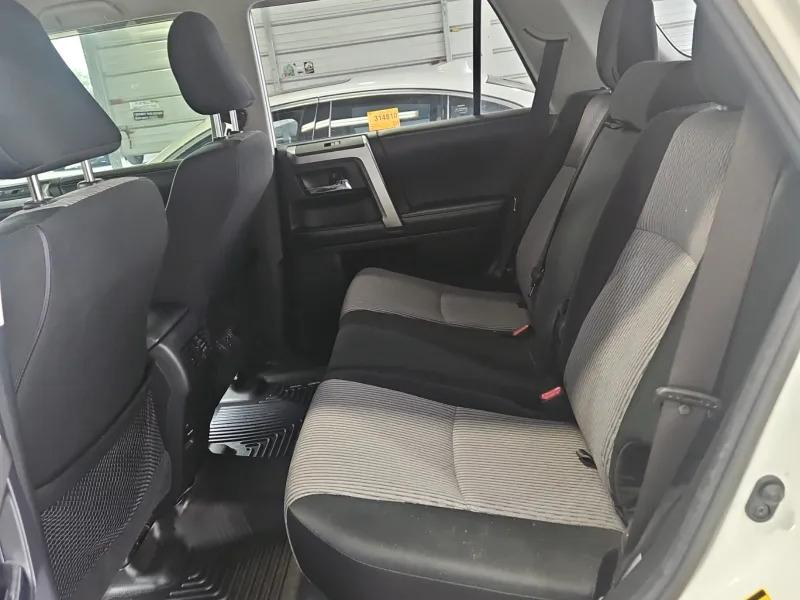 Toyota 4Runner SR5 2WD 2019