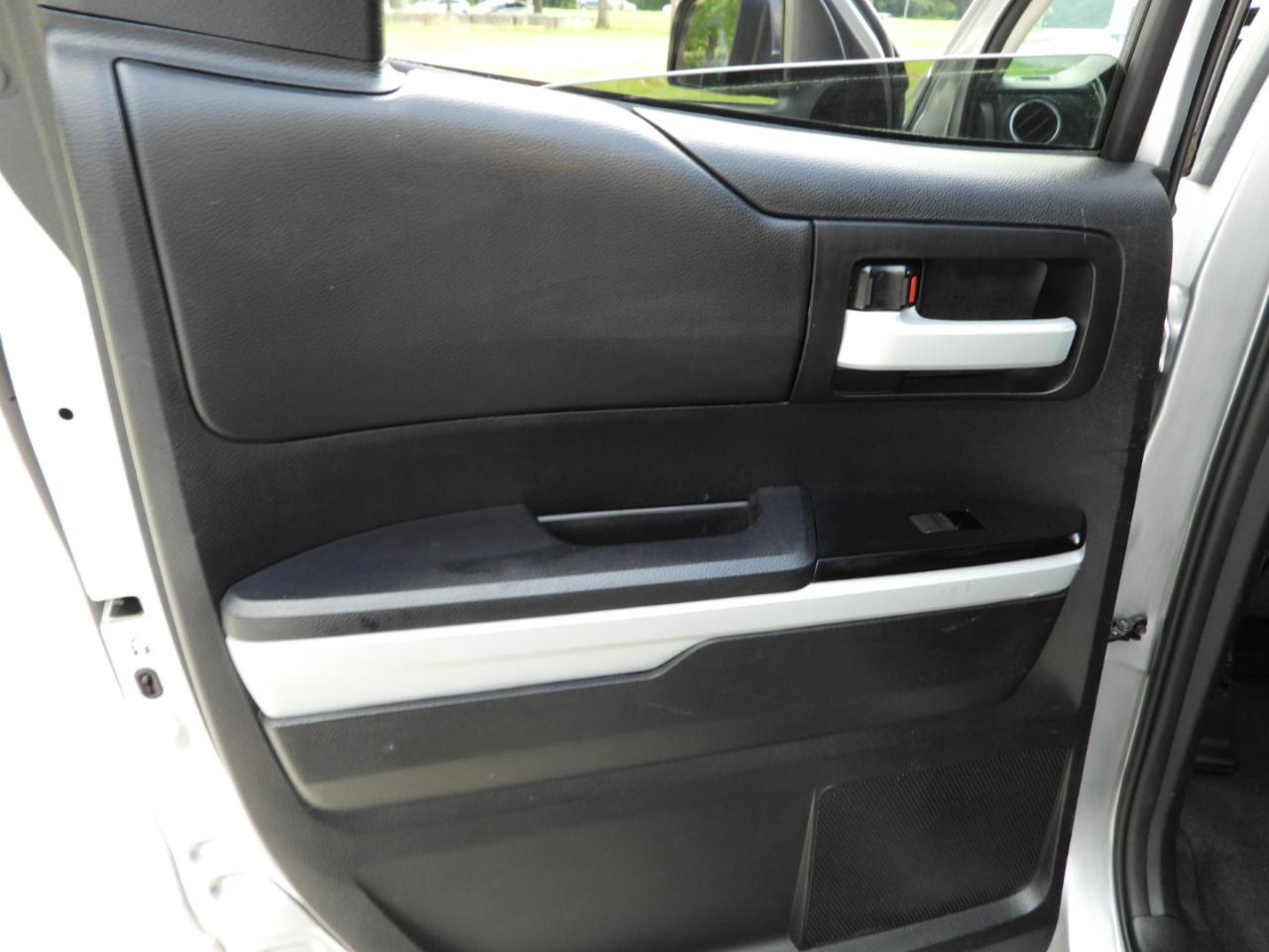 Toyota Tundra SR5 5.7L V8 Double Cab 2WD 2019