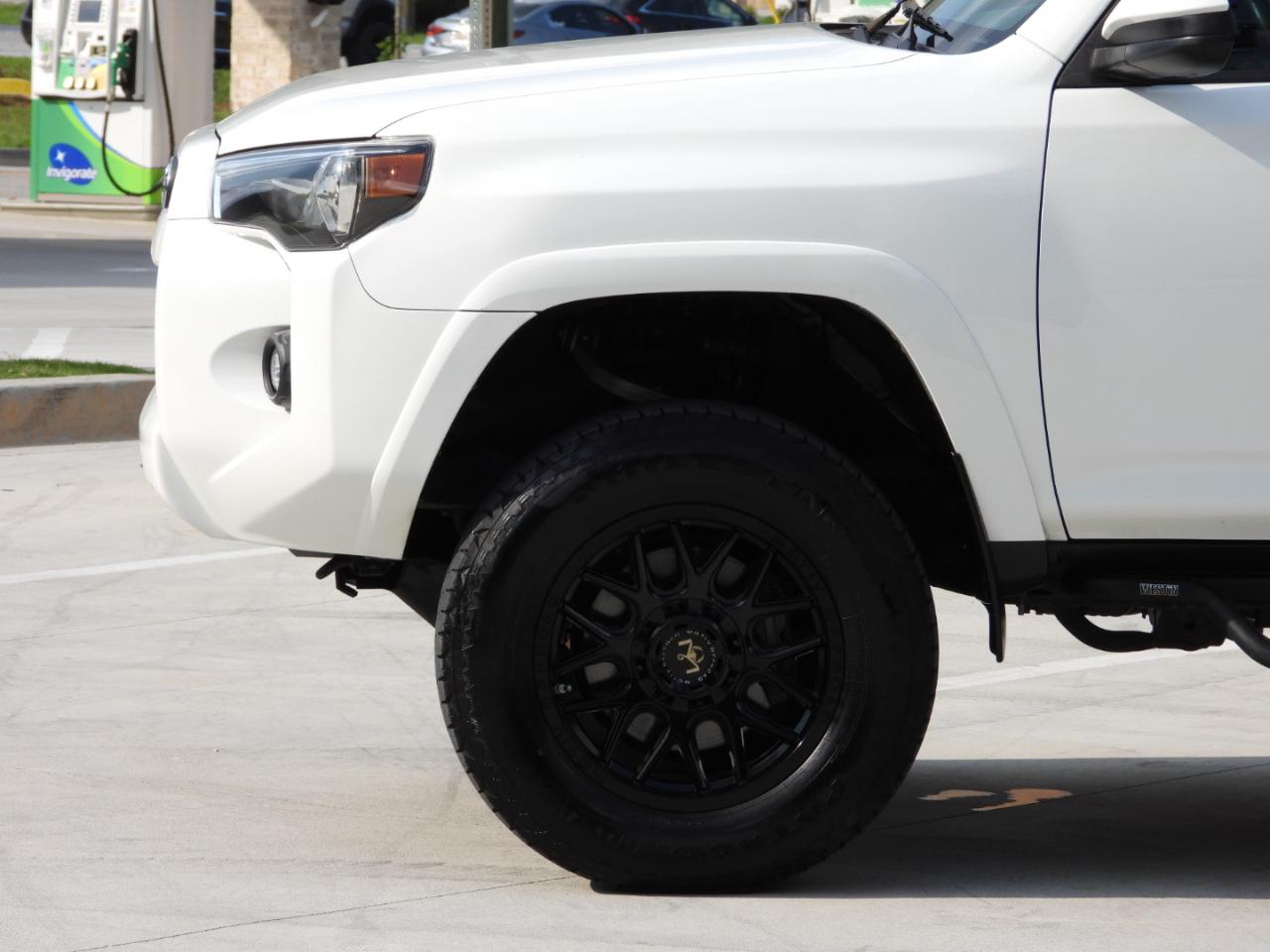 Toyota 4Runner SR5 4WD 2021