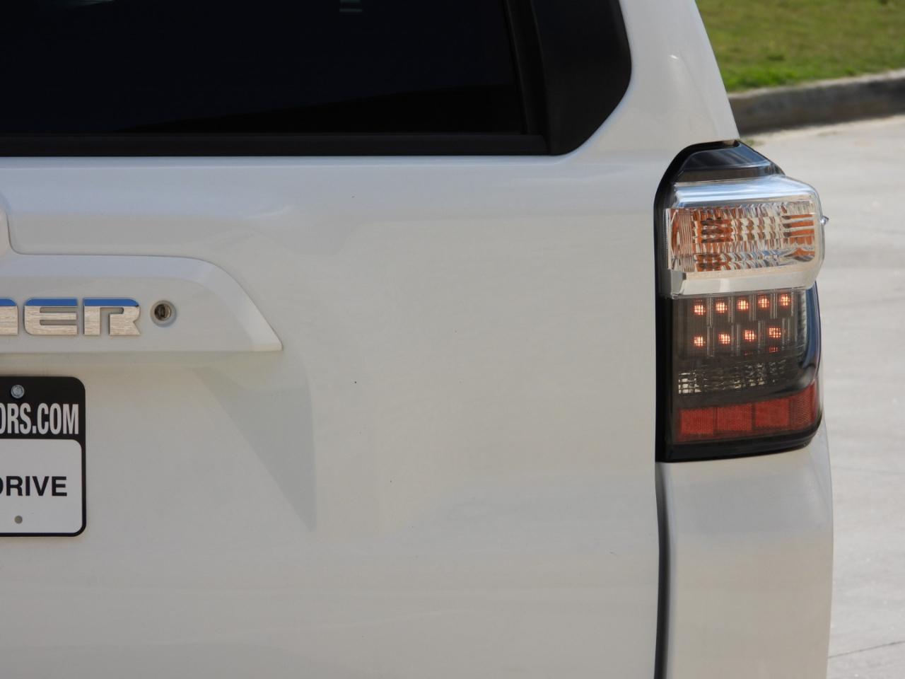 Toyota 4Runner SR5 4WD 2021