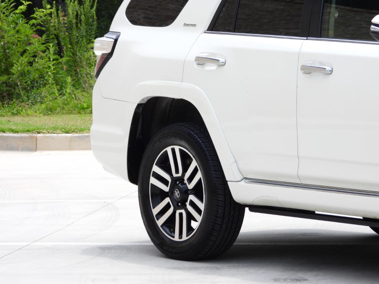 Toyota 4Runner Limited 4WD V6 2017