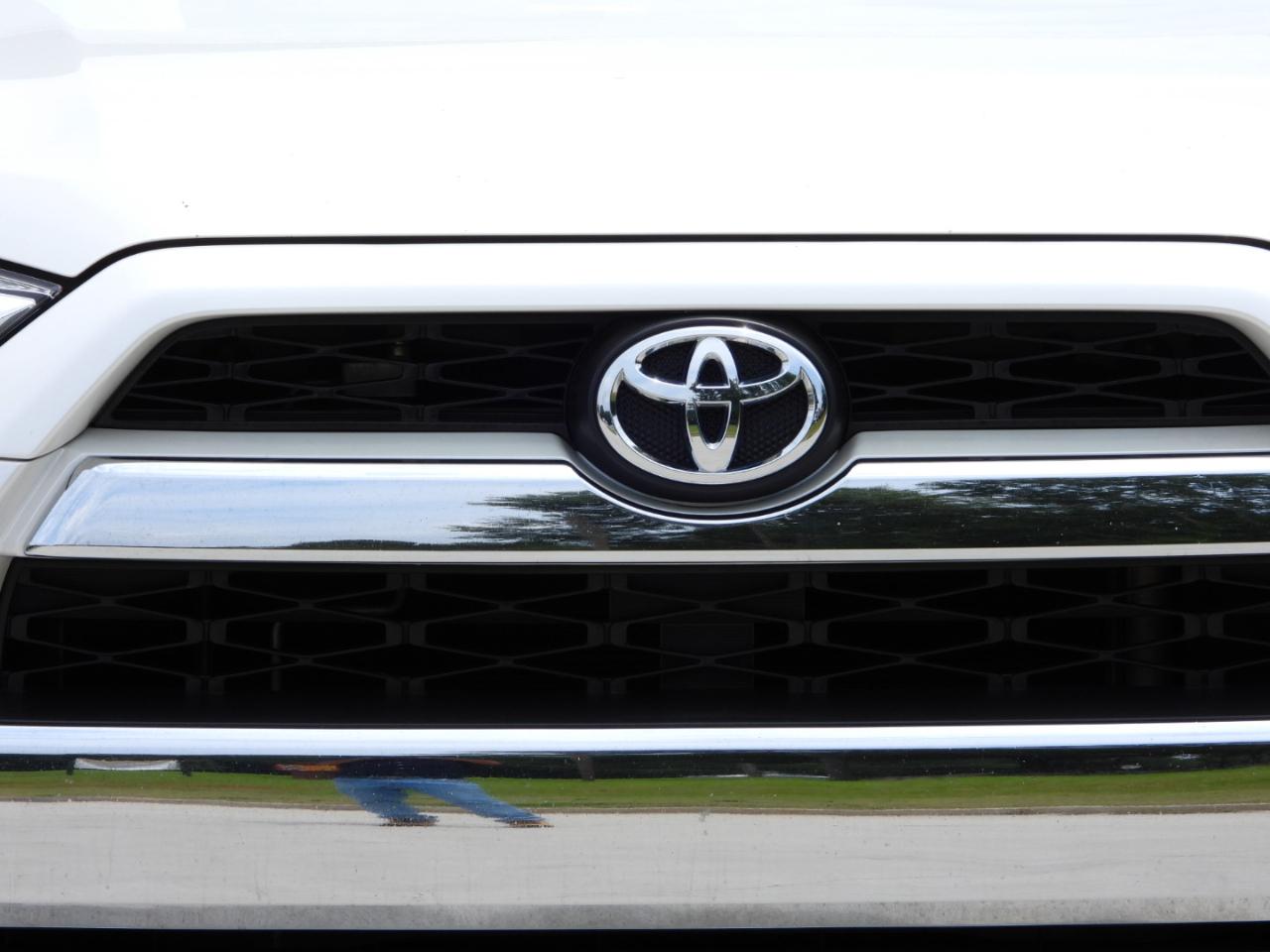 Toyota 4Runner Limited 4WD V6 2017