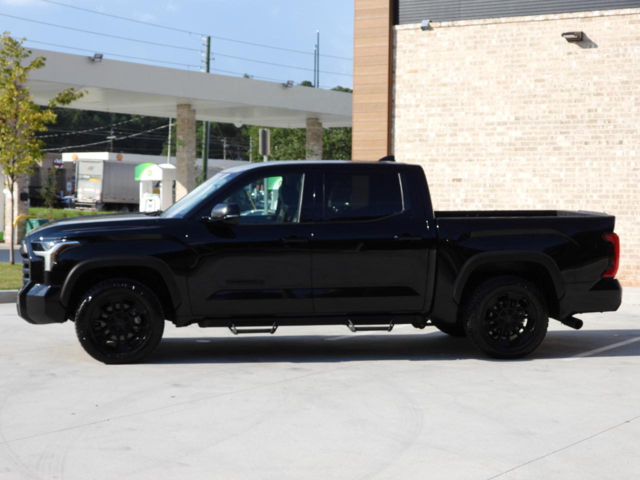 Toyota Tundra SR5 CrewMax 4WD 2023