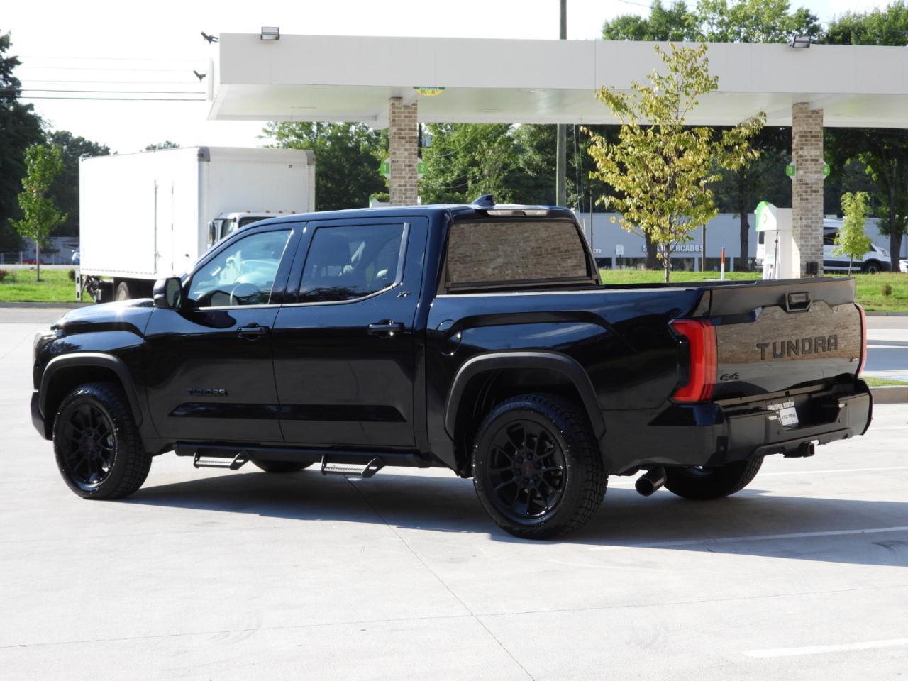 Toyota Tundra SR5 CrewMax 4WD 2023