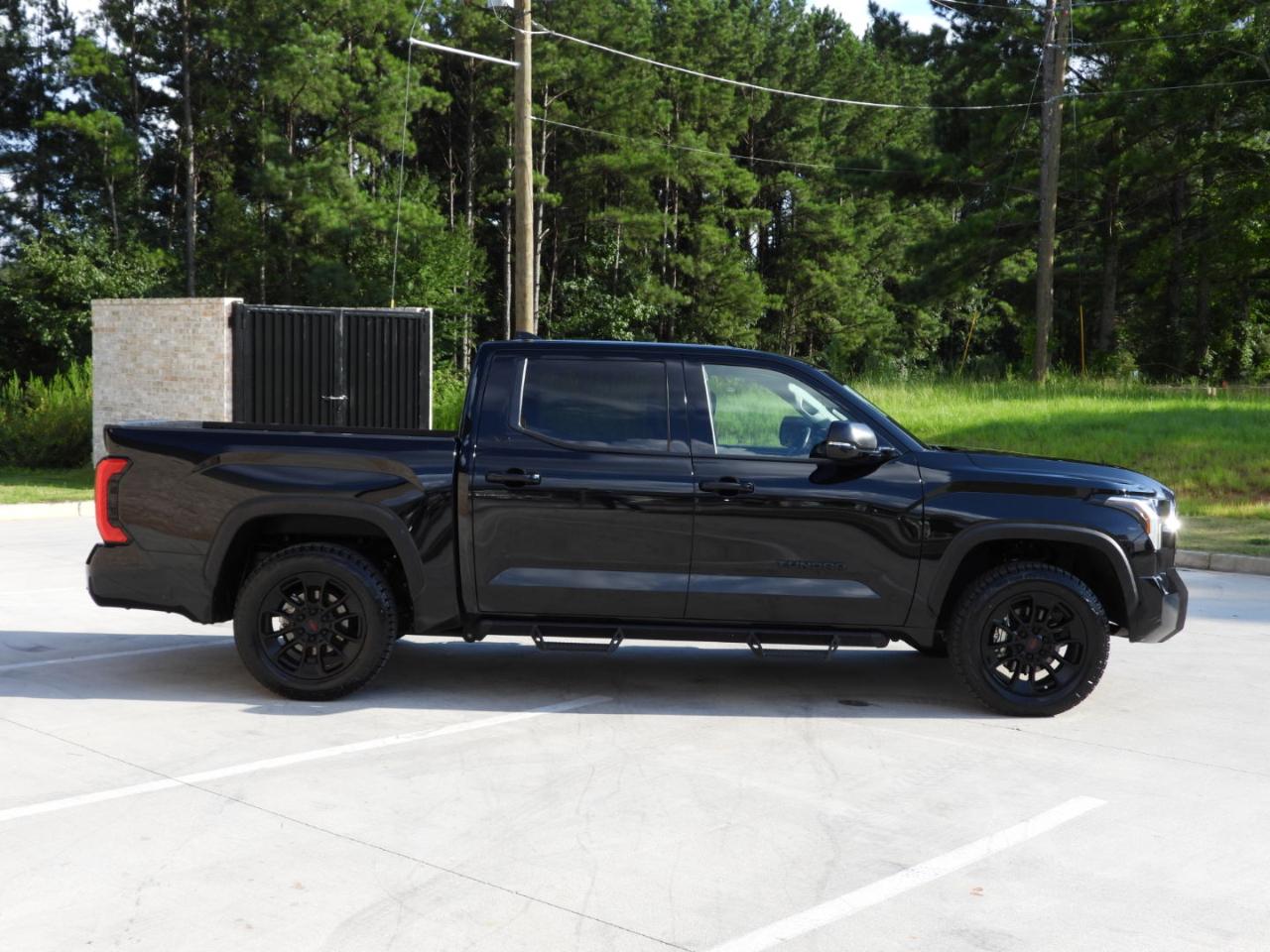 Toyota Tundra SR5 CrewMax 4WD 2023