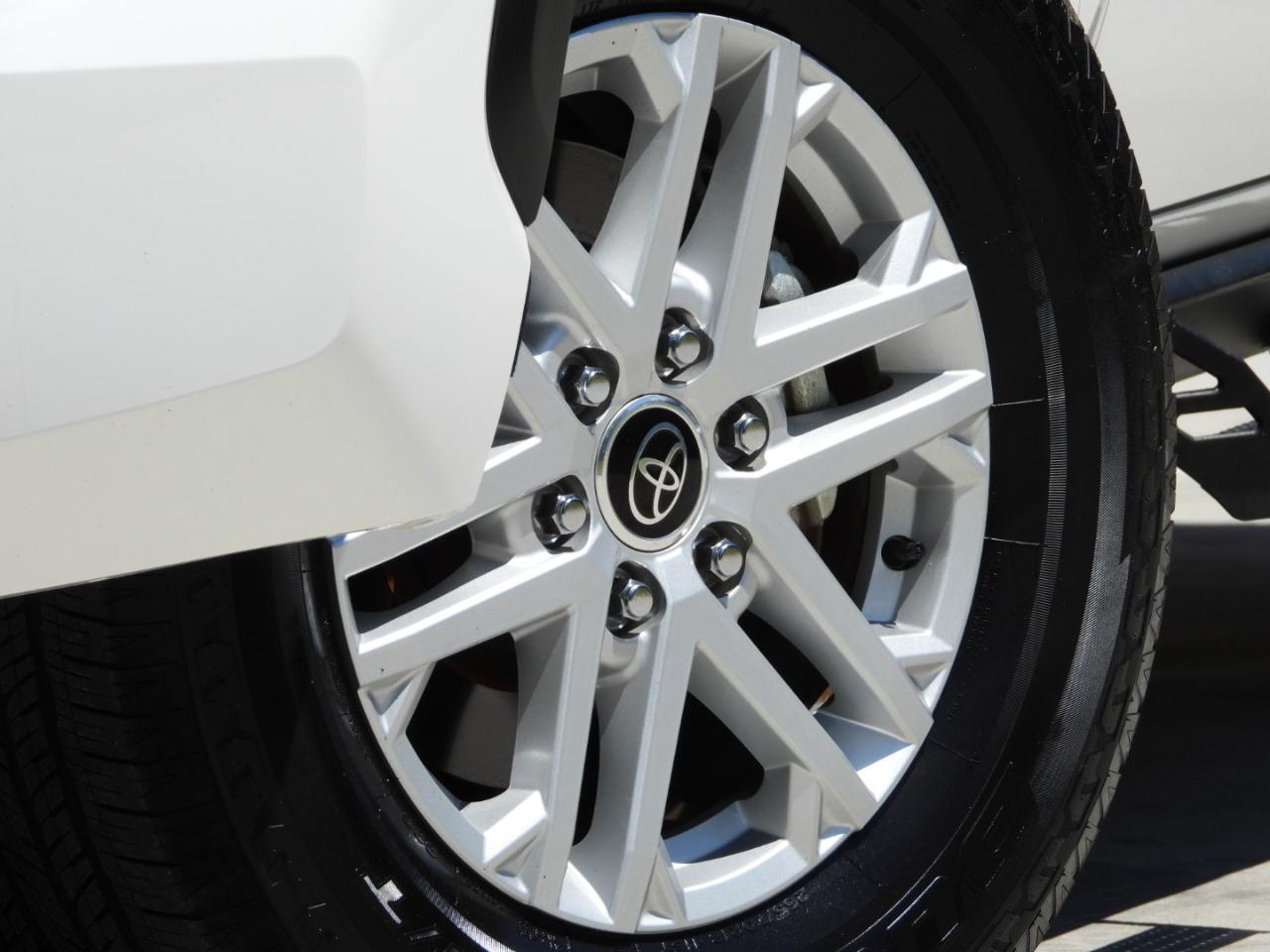 Toyota Tundra SR5 CrewMax 4WD 2024