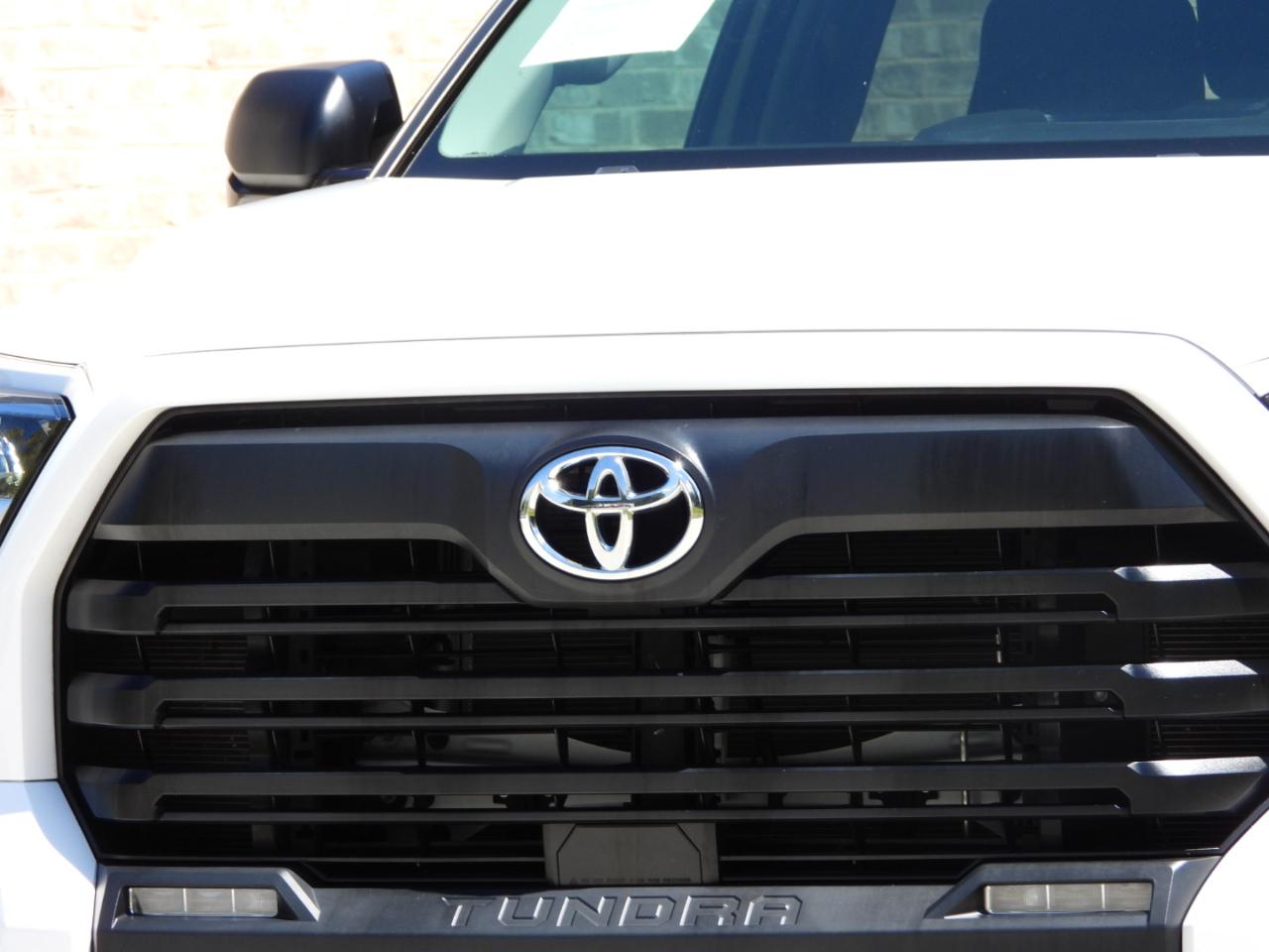 Toyota Tundra SR5 CrewMax 4WD 2024