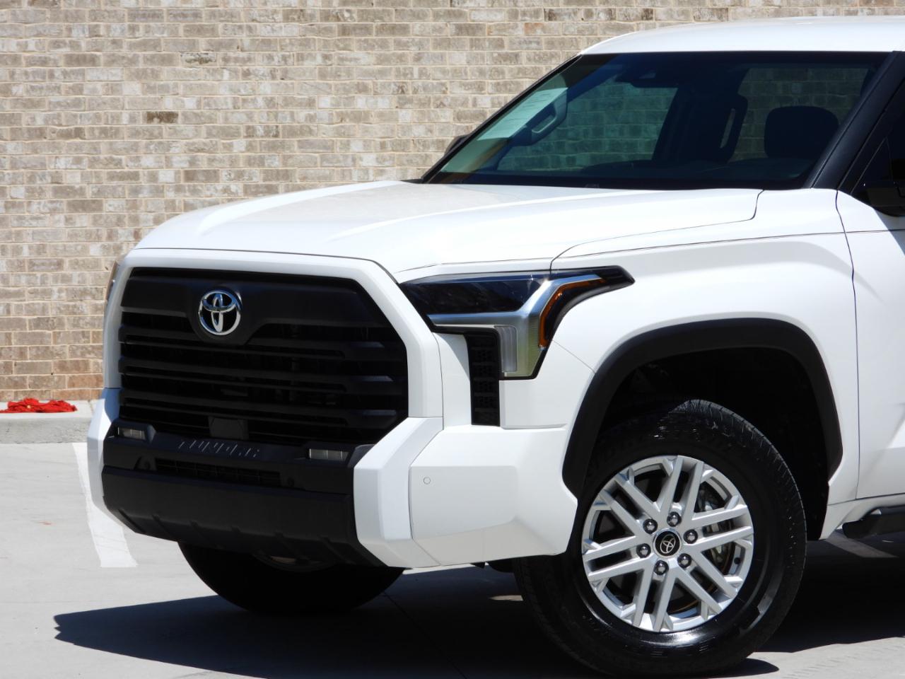 Toyota Tundra SR5 CrewMax 4WD 2024