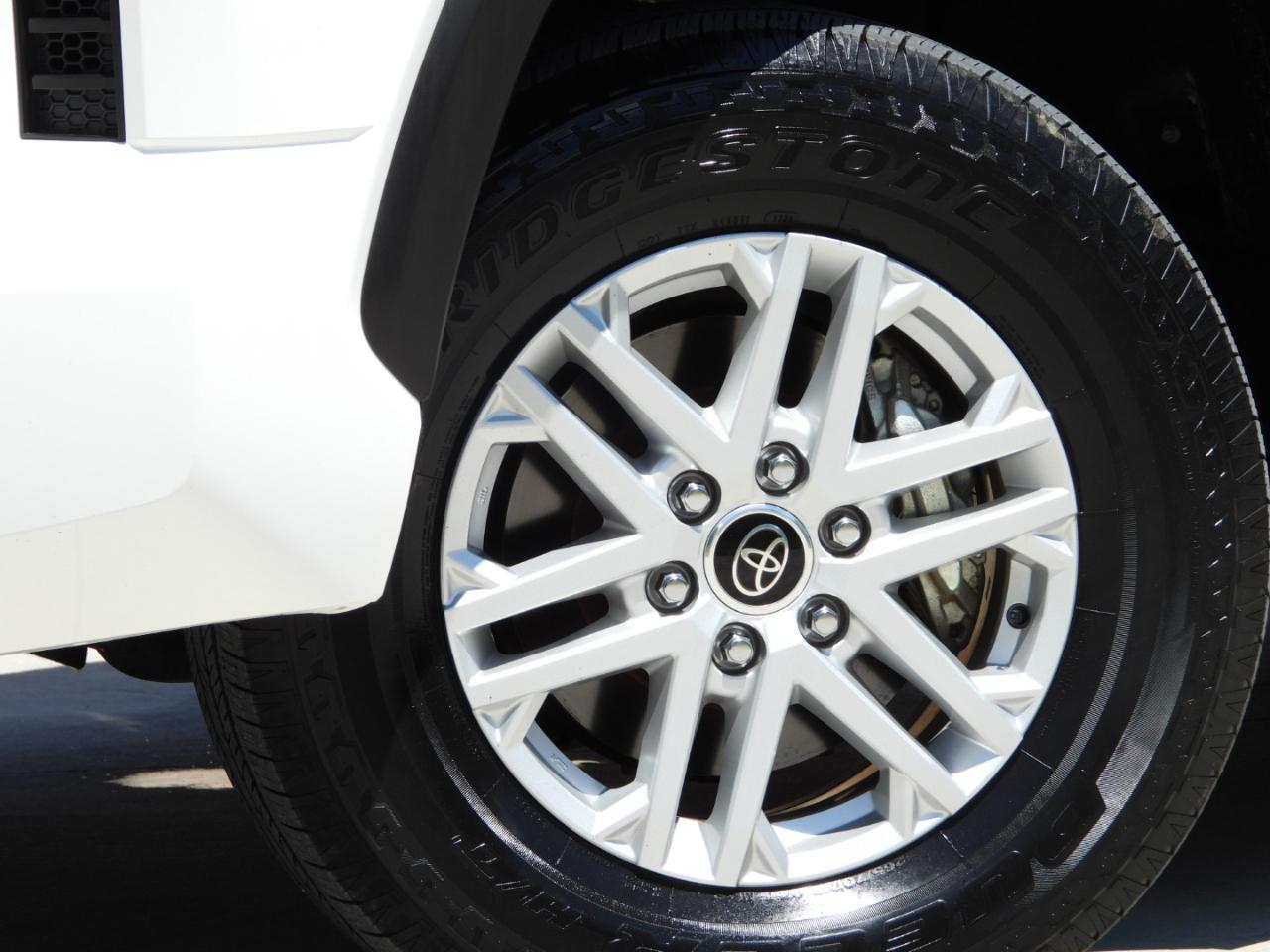Toyota Tundra SR5 CrewMax 4WD 2024