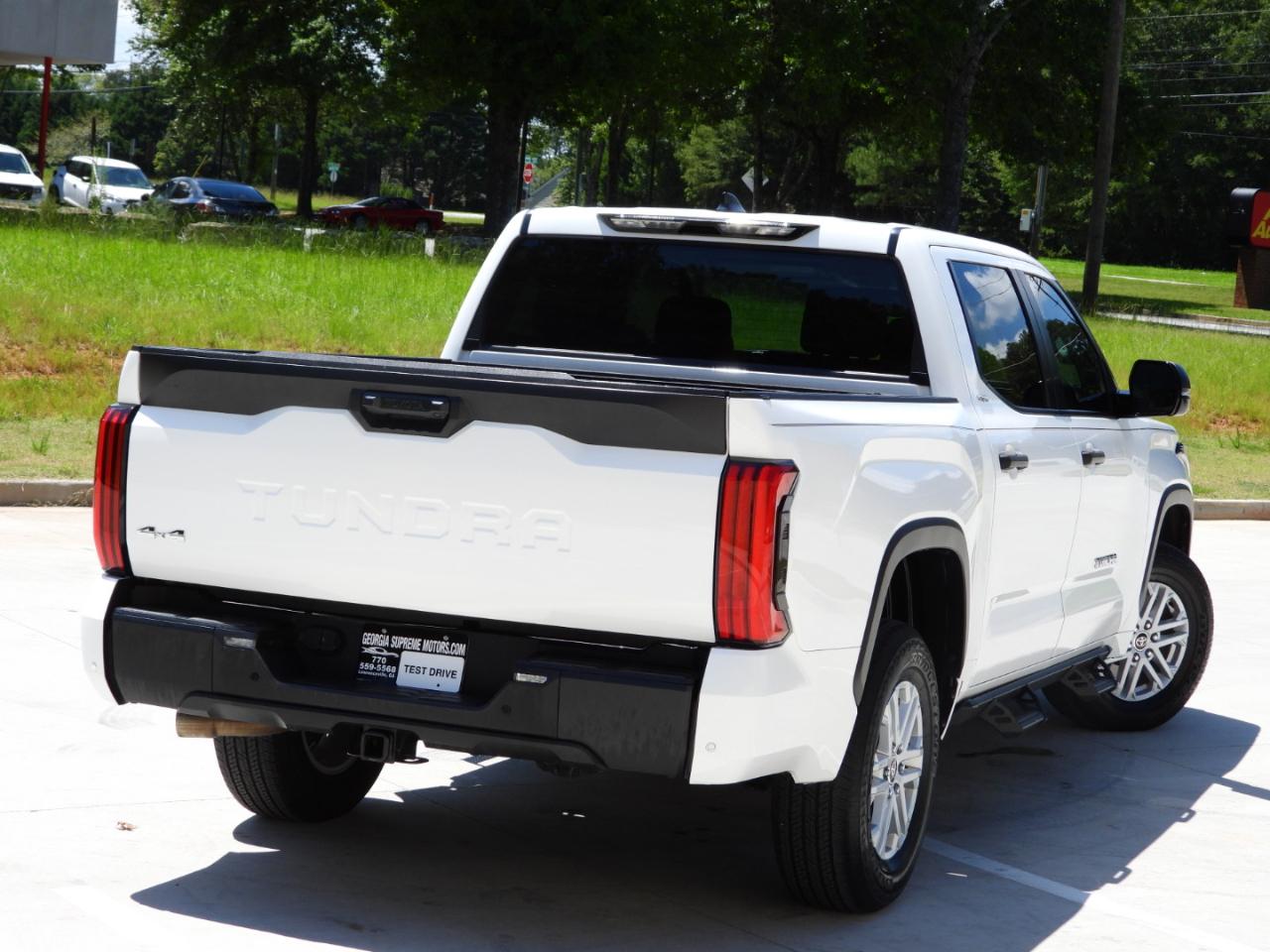 Toyota Tundra SR5 CrewMax 4WD 2024