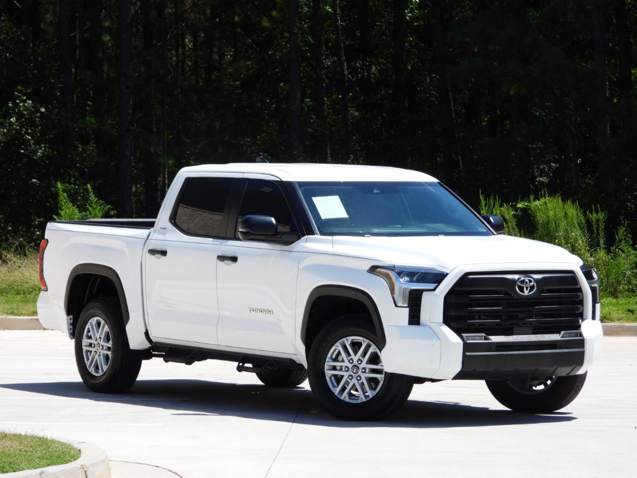 Toyota Tundra SR5 CrewMax 4WD 2024