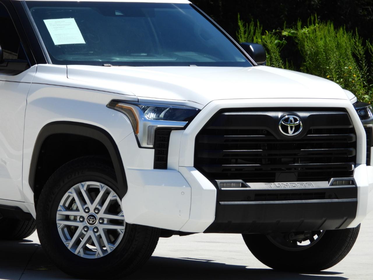 Toyota Tundra SR5 CrewMax 4WD 2024