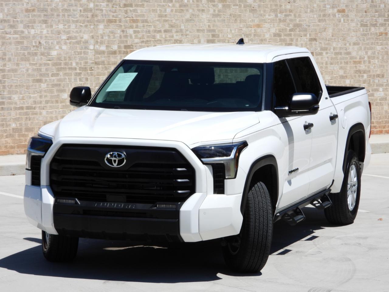 Toyota Tundra SR5 CrewMax 4WD 2024