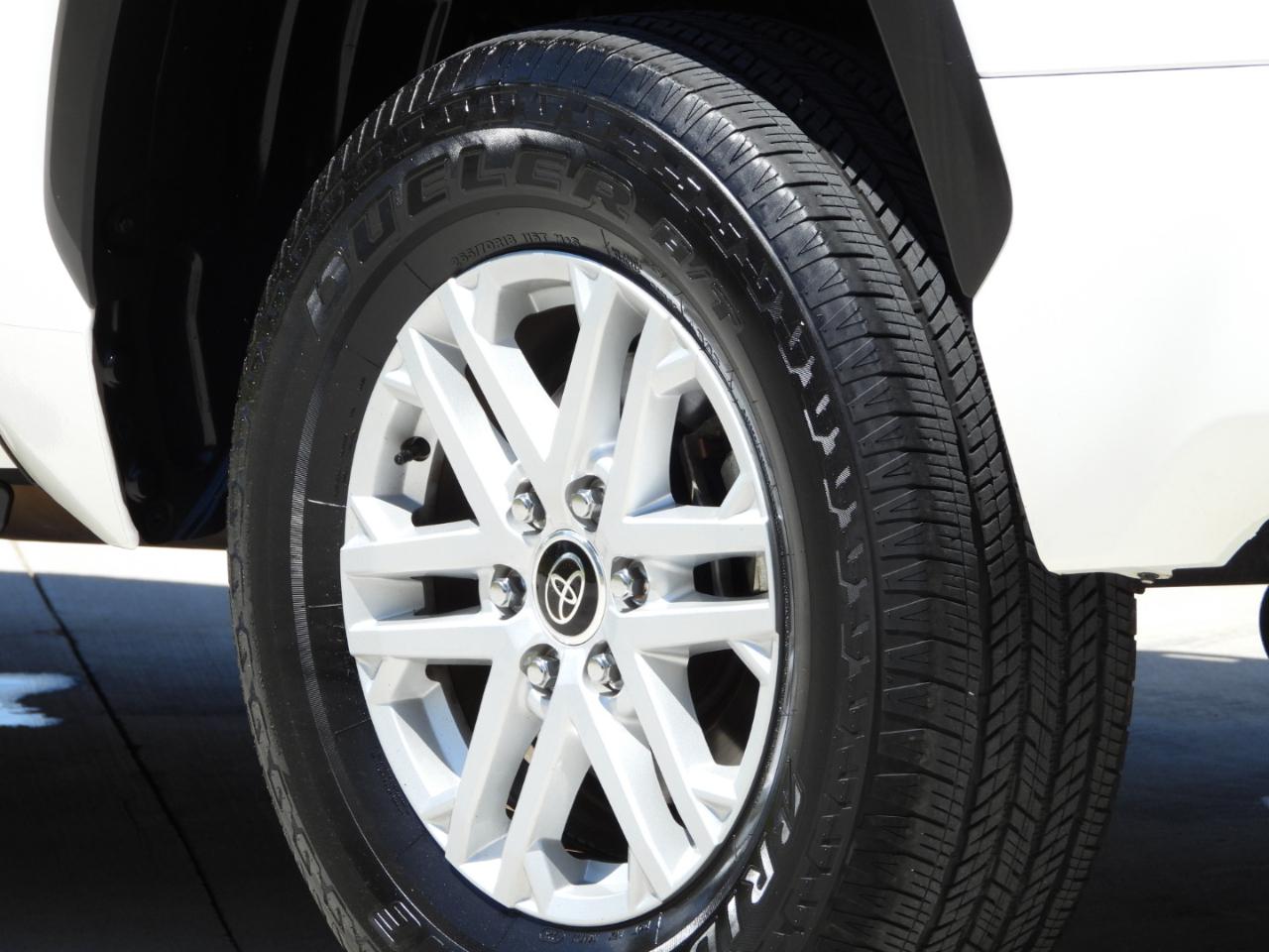 Toyota Tundra SR5 CrewMax 4WD 2024