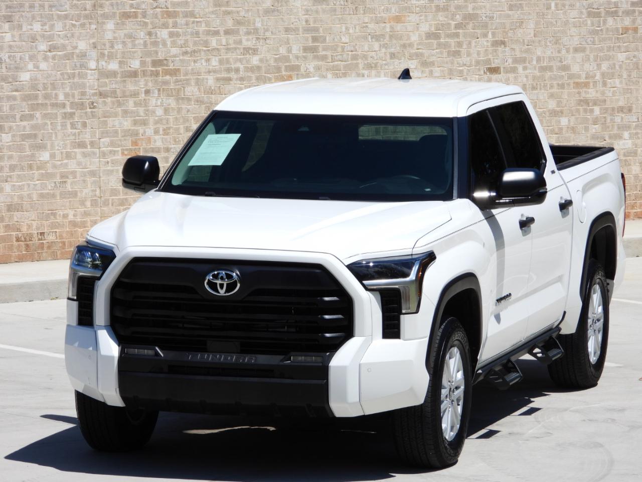 Toyota Tundra SR5 CrewMax 4WD 2024