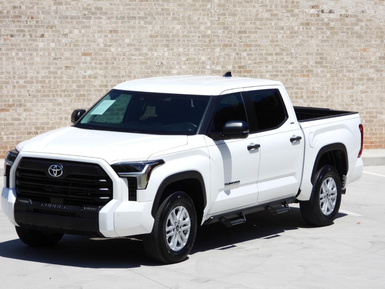 Toyota Tundra SR5 CrewMax 4WD 2024