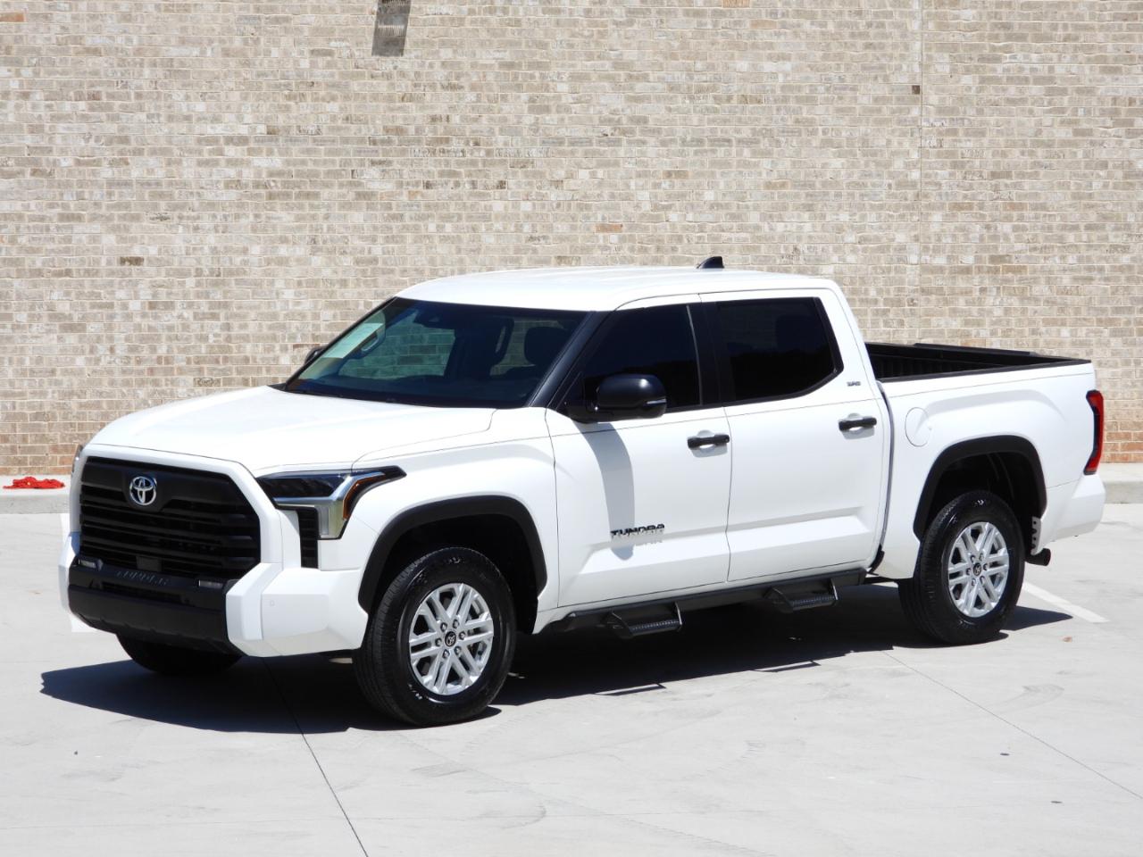Toyota Tundra SR5 CrewMax 4WD 2024