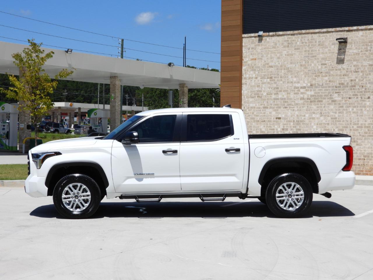 Toyota Tundra SR5 CrewMax 4WD 2024