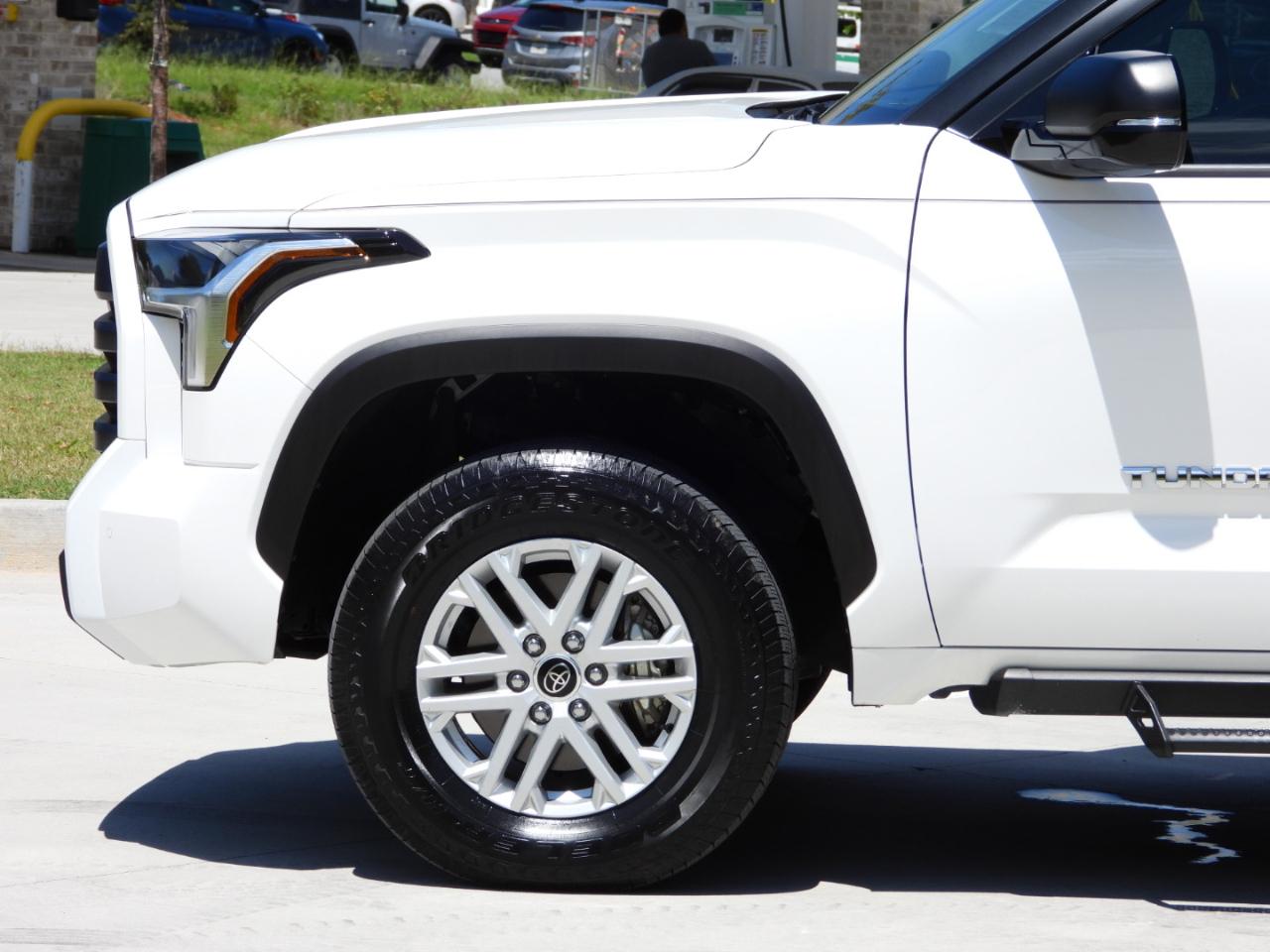 Toyota Tundra SR5 CrewMax 4WD 2024