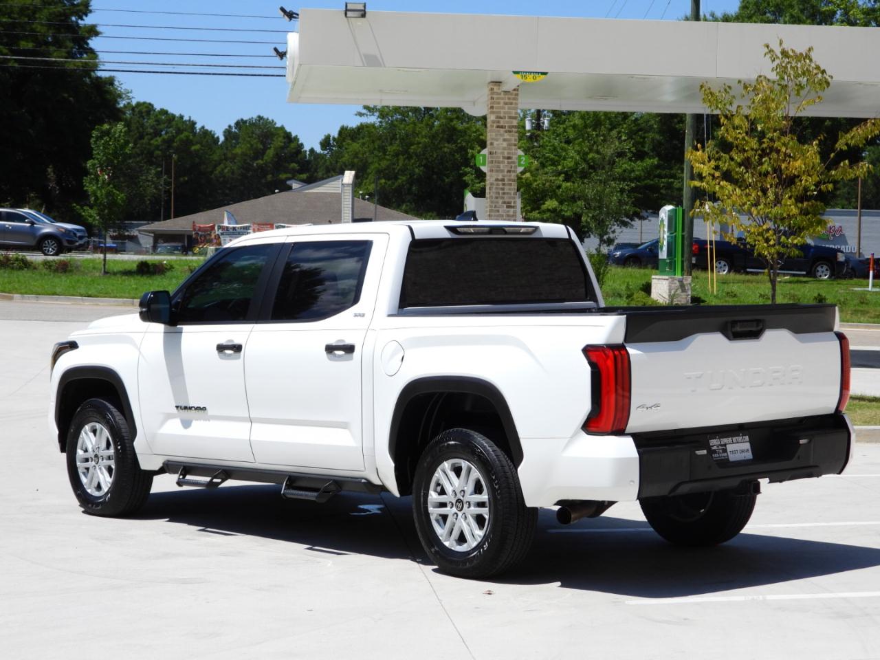 Toyota Tundra SR5 CrewMax 4WD 2024