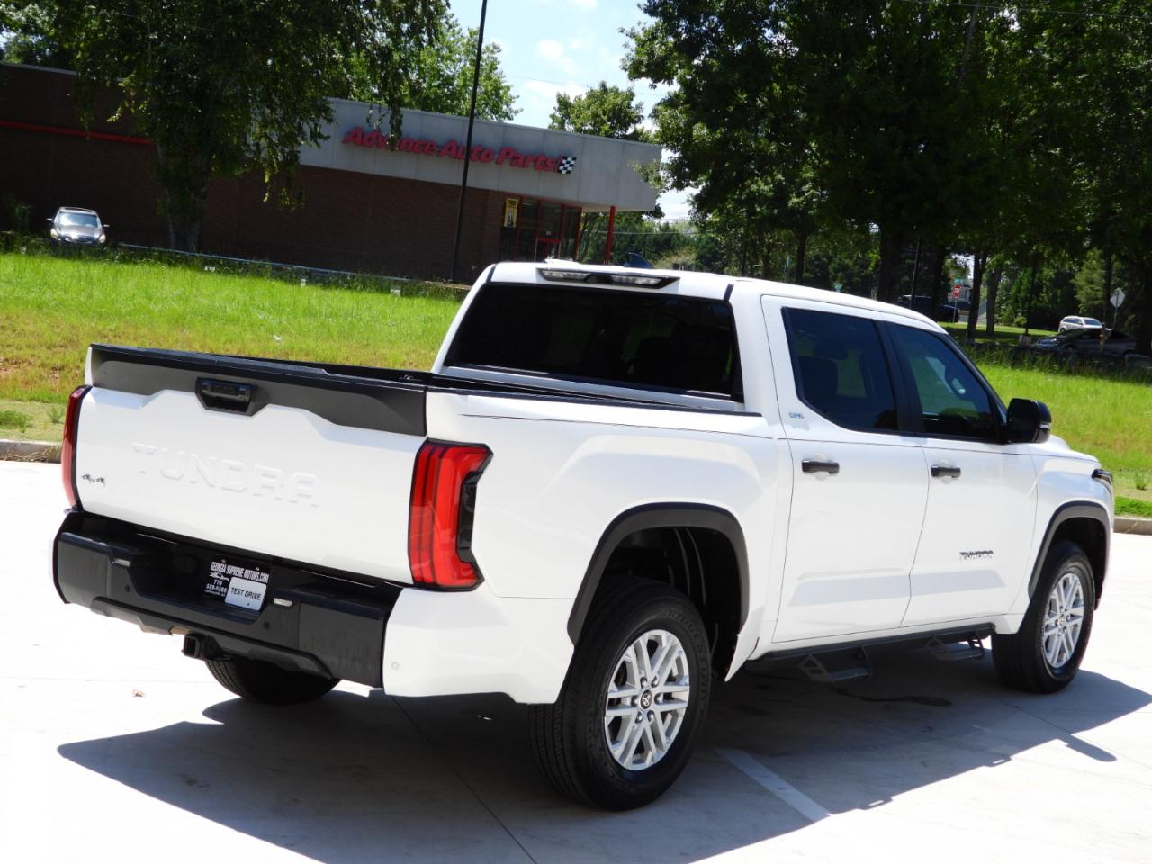 Toyota Tundra SR5 CrewMax 4WD 2024