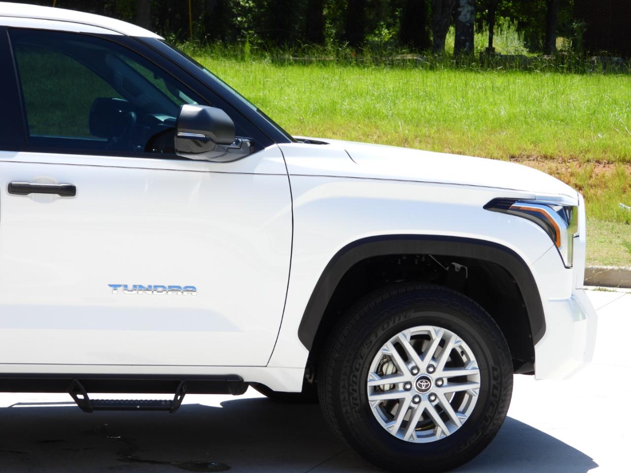 Toyota Tundra SR5 CrewMax 4WD 2024