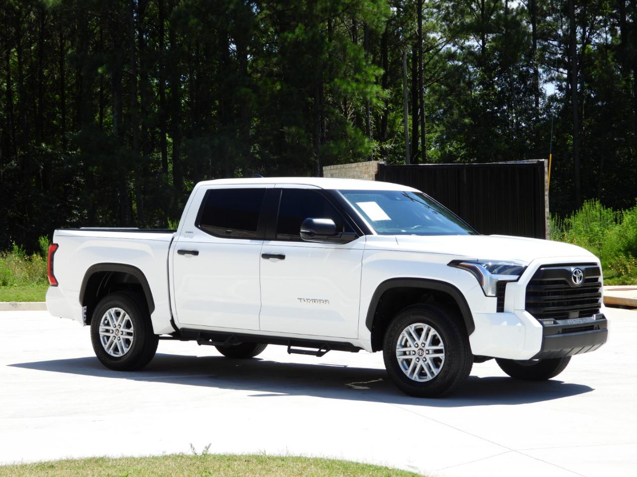 Toyota Tundra SR5 CrewMax 4WD 2024