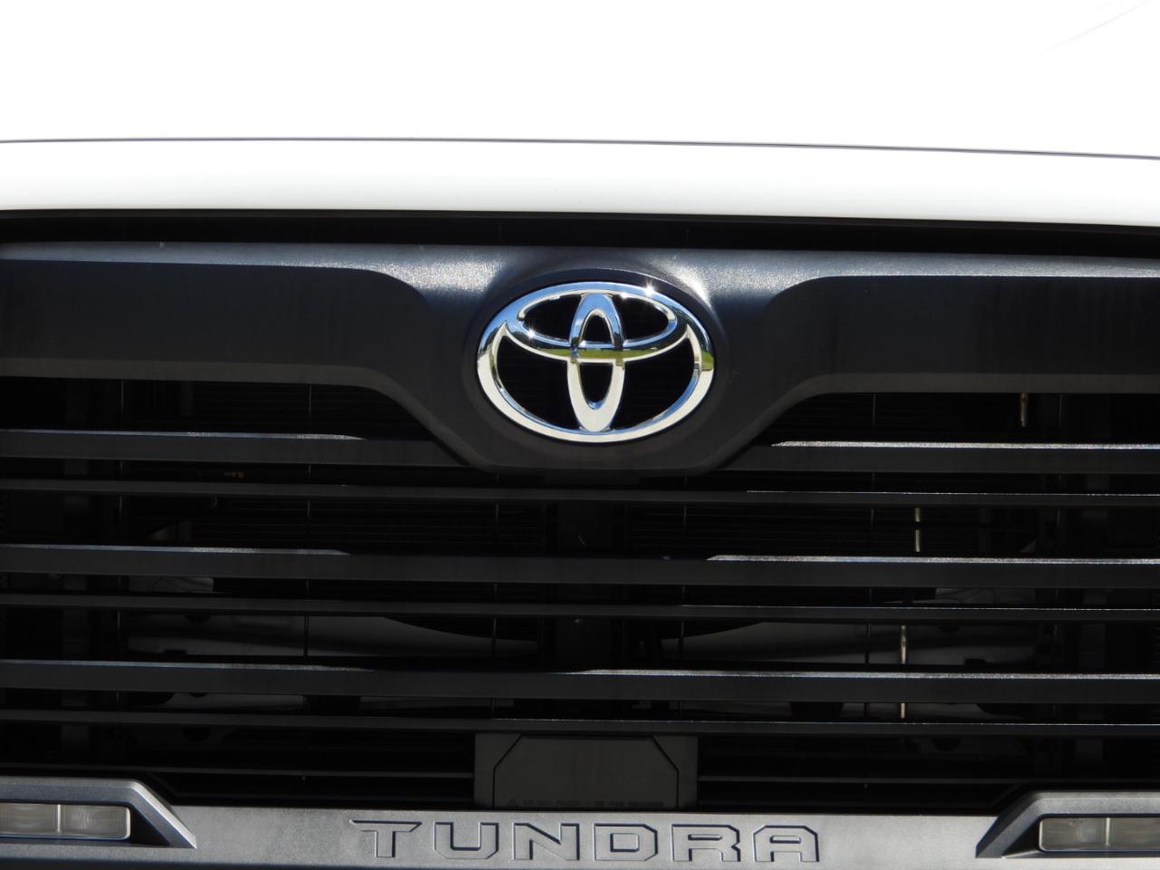 Toyota Tundra SR5 CrewMax 4WD 2024