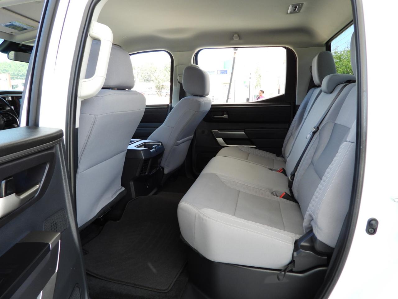 Toyota Tundra SR5 CrewMax 4WD 2024