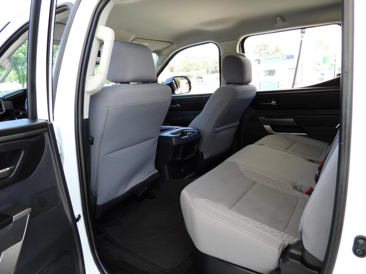 Toyota Tundra SR5 CrewMax 4WD 2024