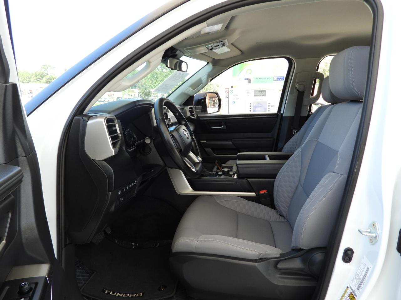 Toyota Tundra SR5 CrewMax 4WD 2024
