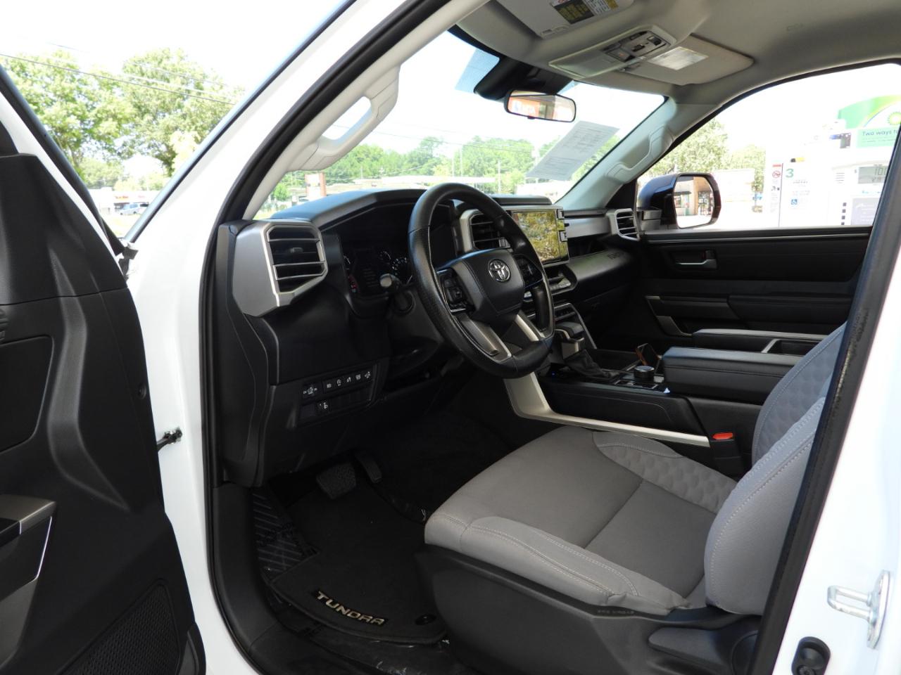 Toyota Tundra SR5 CrewMax 4WD 2024