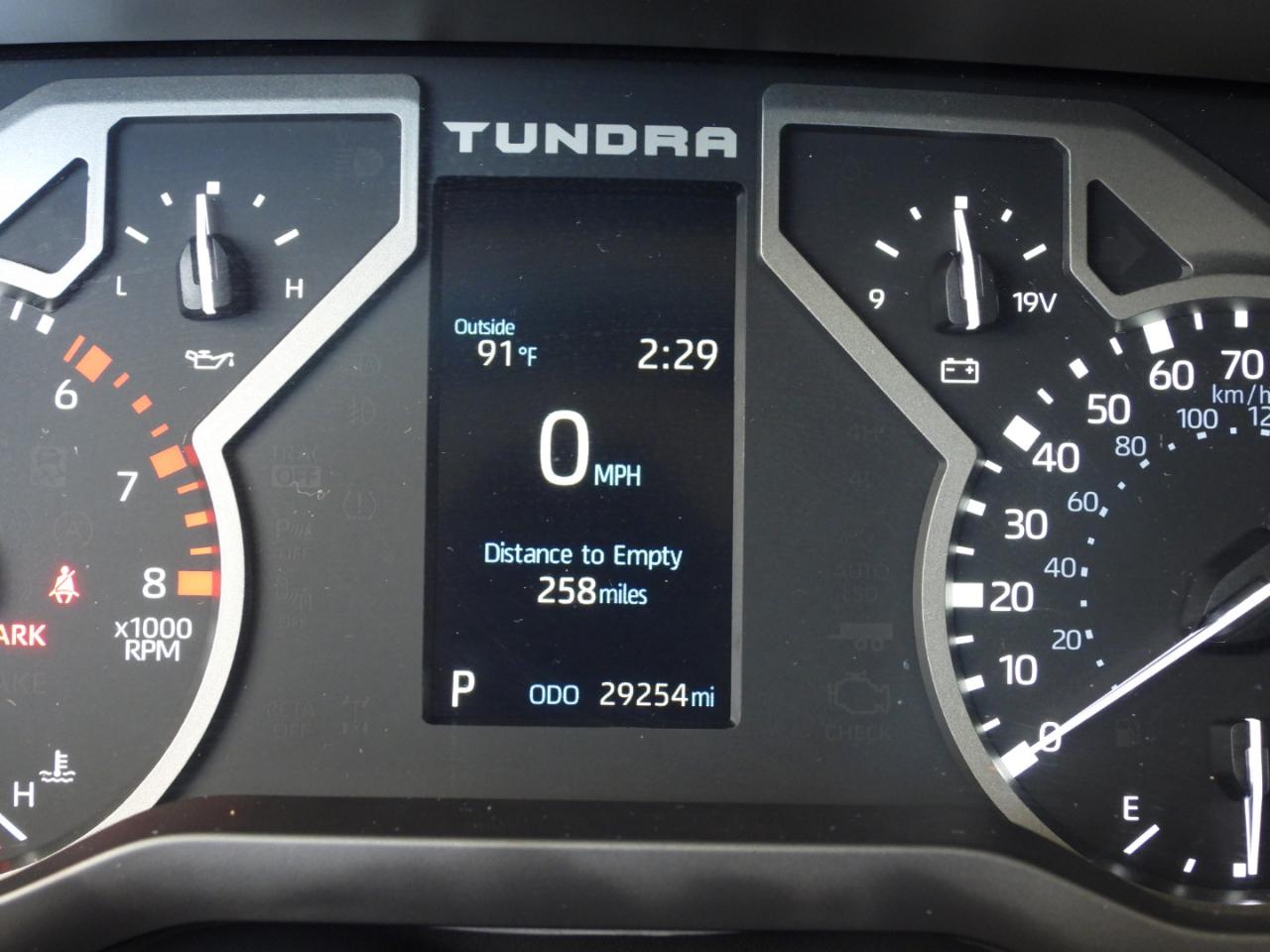Toyota Tundra SR5 CrewMax 4WD 2024