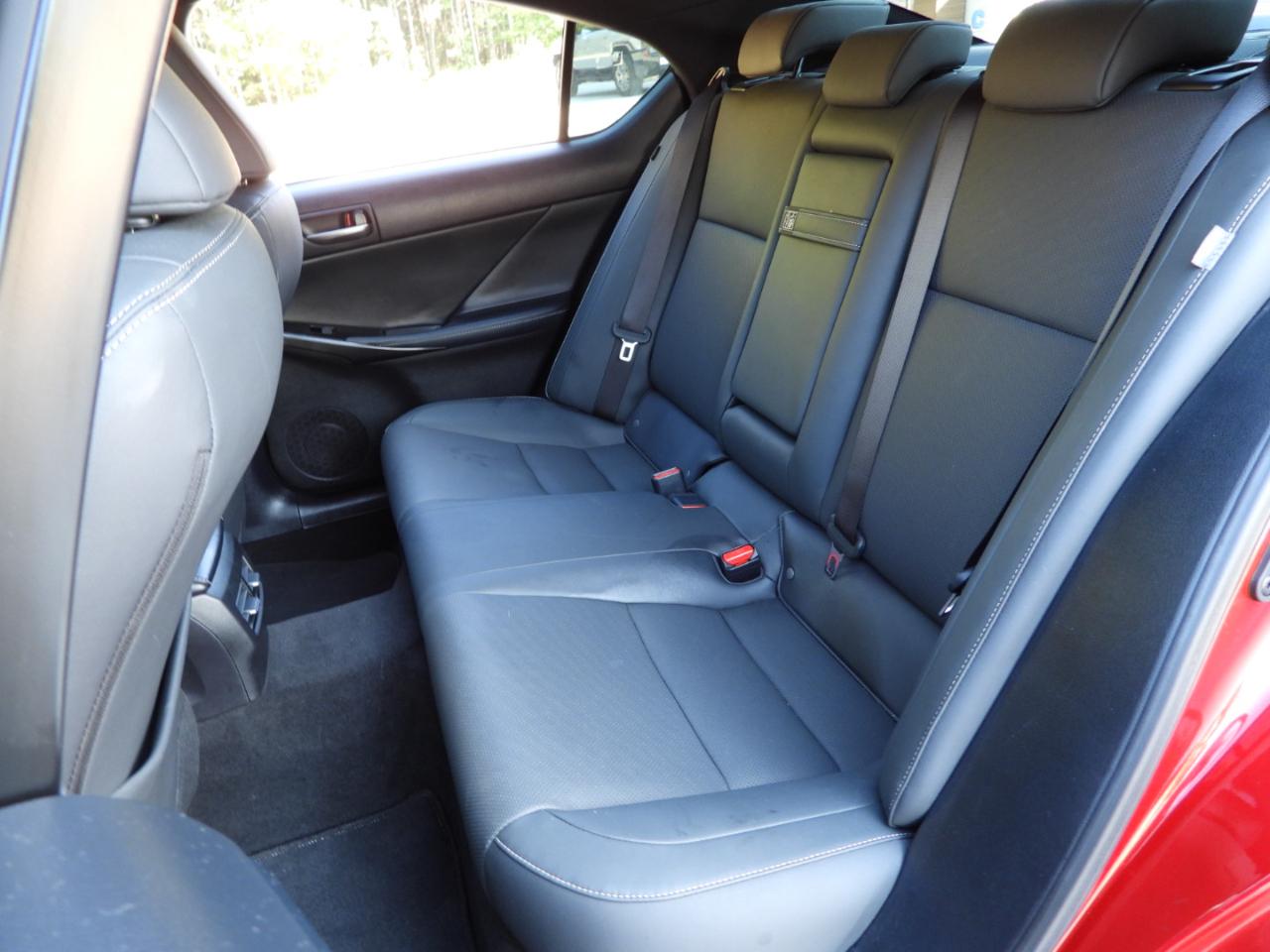 Lexus IS 300 RWD 2023