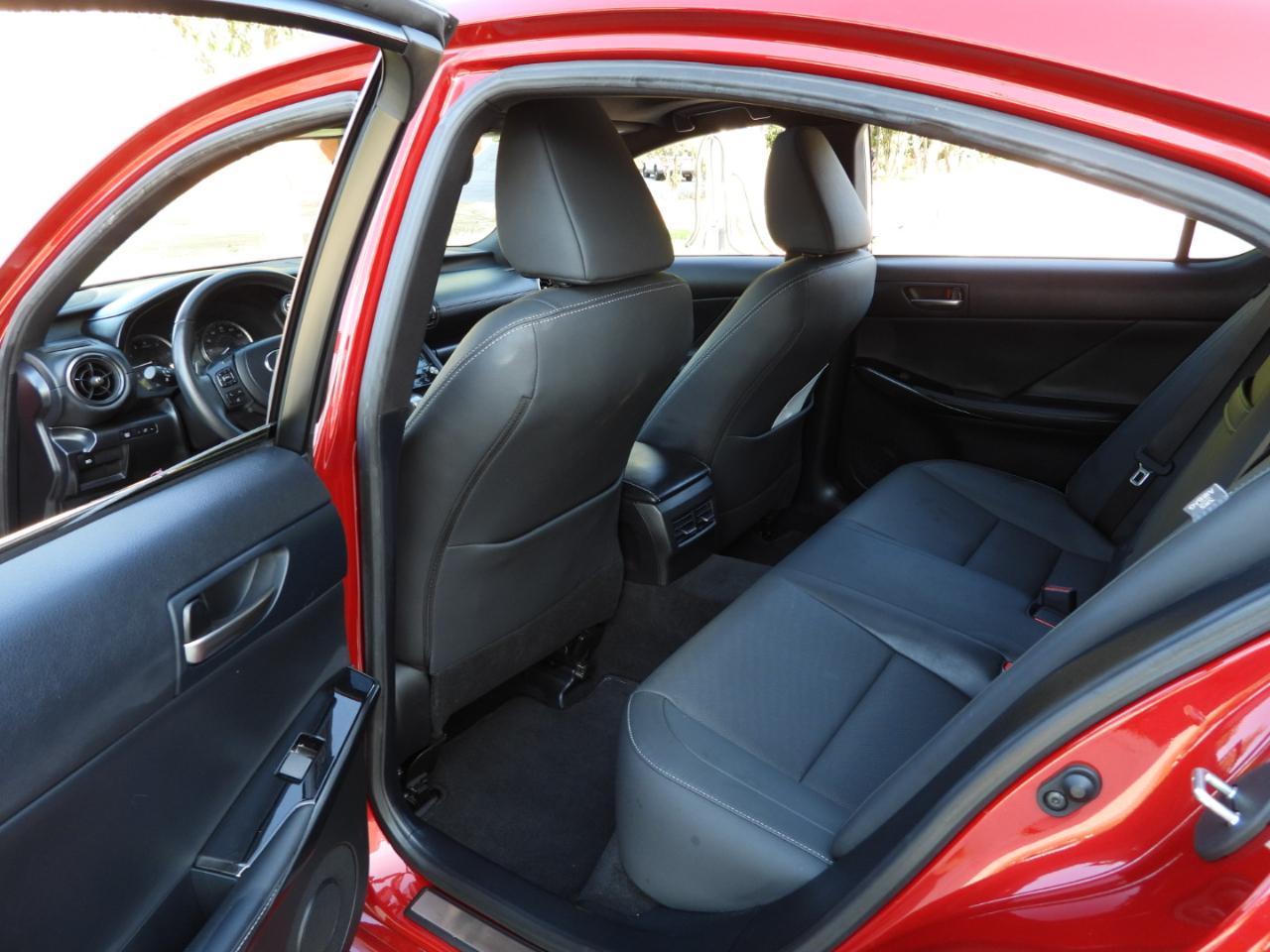 Lexus IS 300 RWD 2023