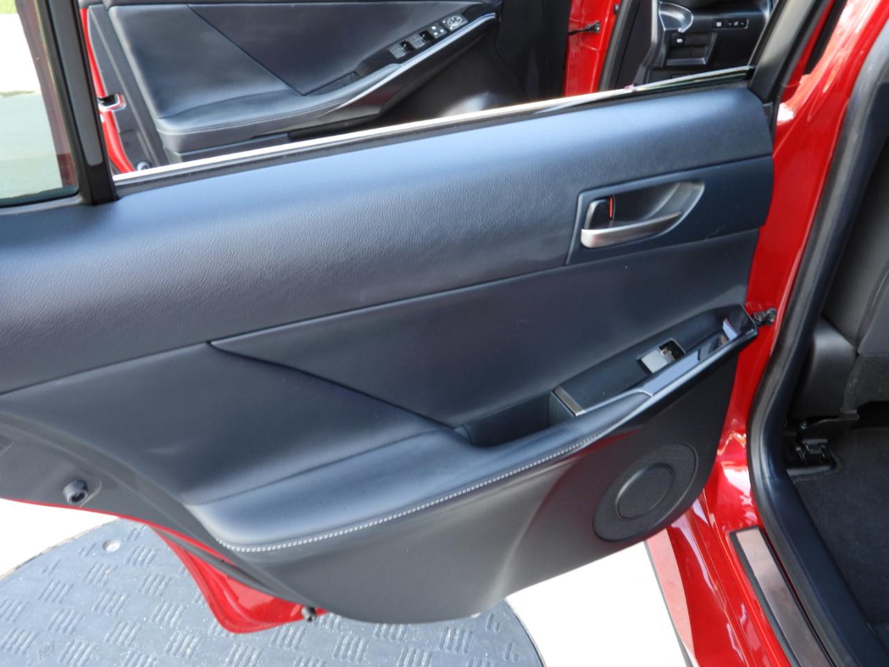 Lexus IS 300 RWD 2023