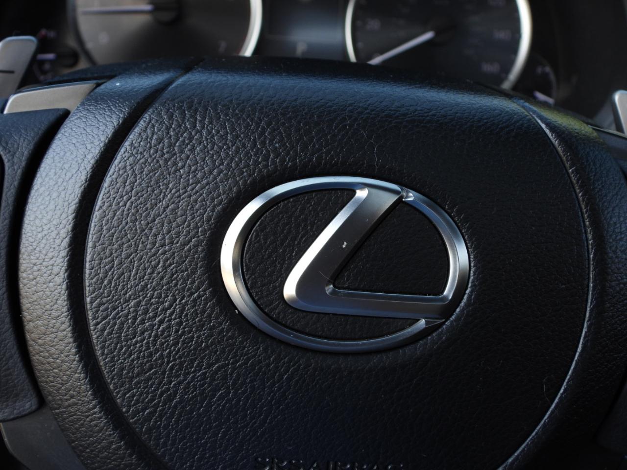 Lexus IS 300 RWD 2023