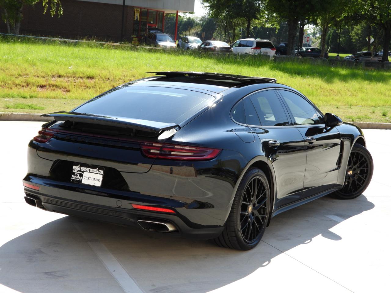 Porsche Panamera Base 4D Sedan 2017