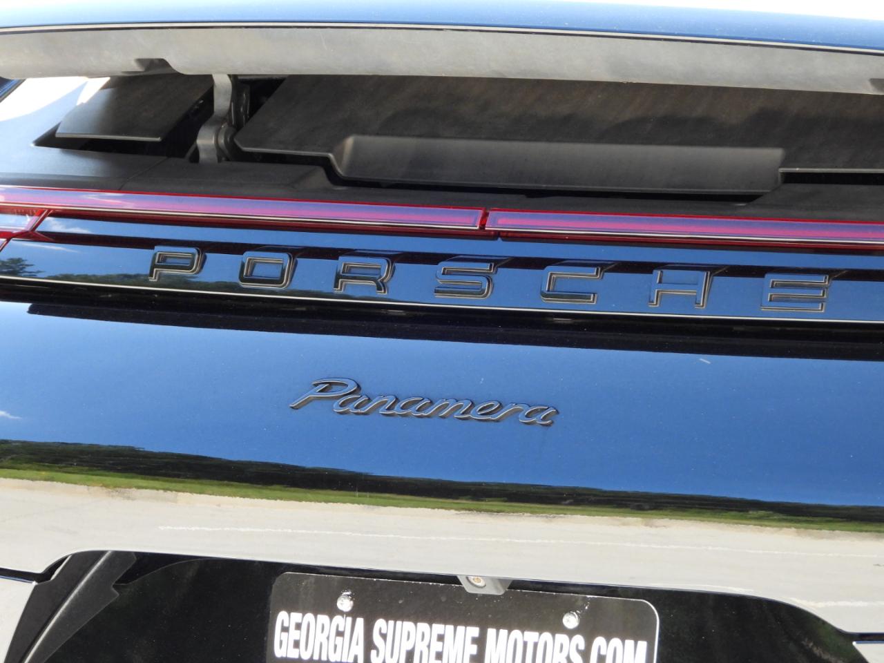 Porsche Panamera Base 4D Sedan 2017