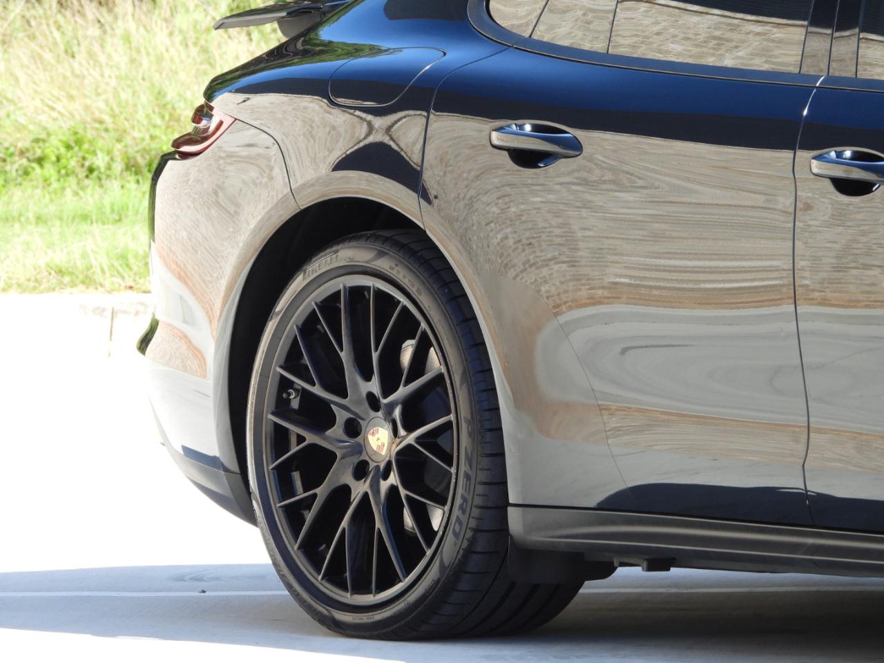 Porsche Panamera Base 4D Sedan 2017