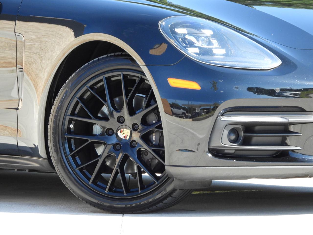 Porsche Panamera Base 4D Sedan 2017