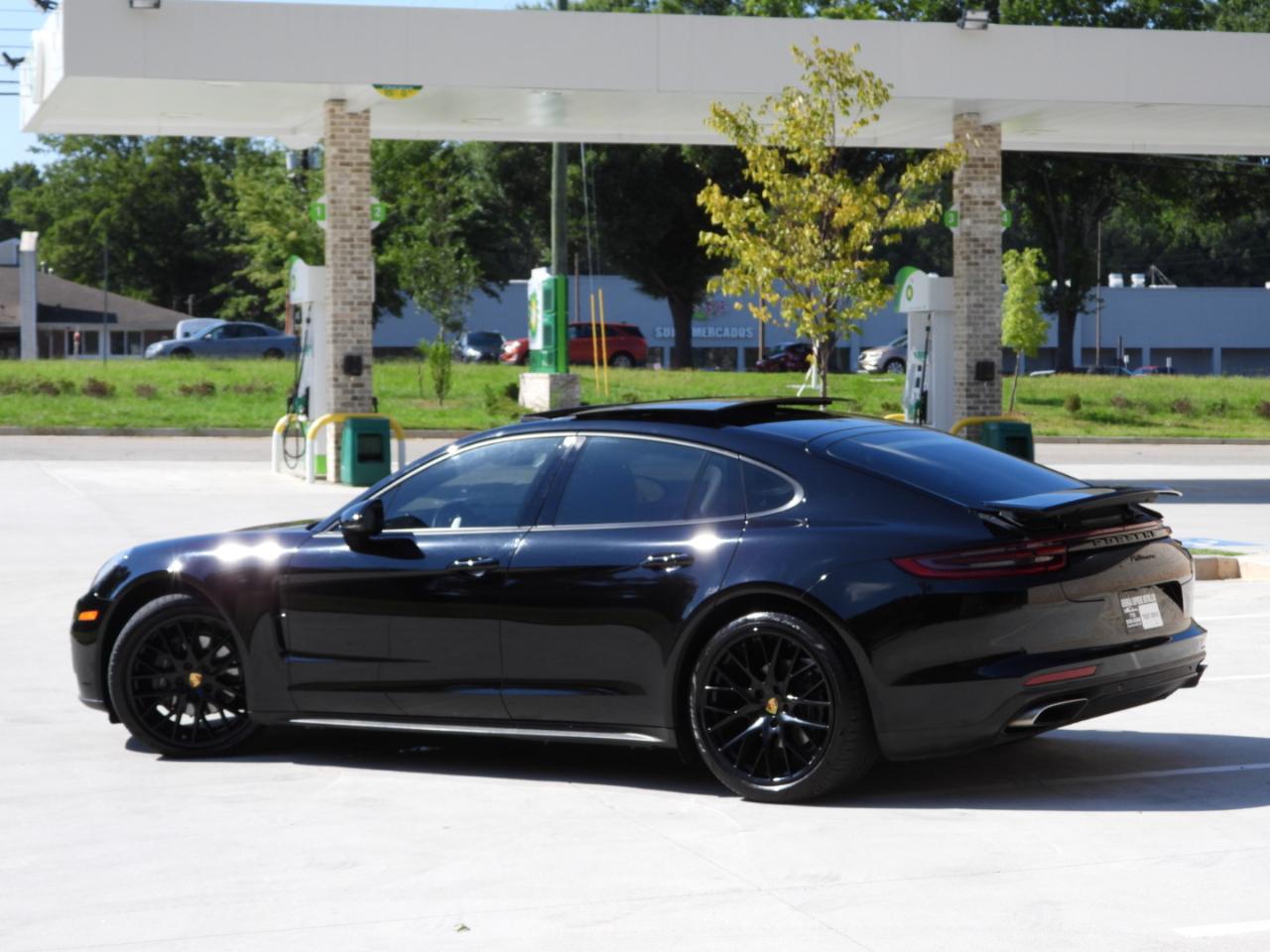 Porsche Panamera Base 4D Sedan 2017